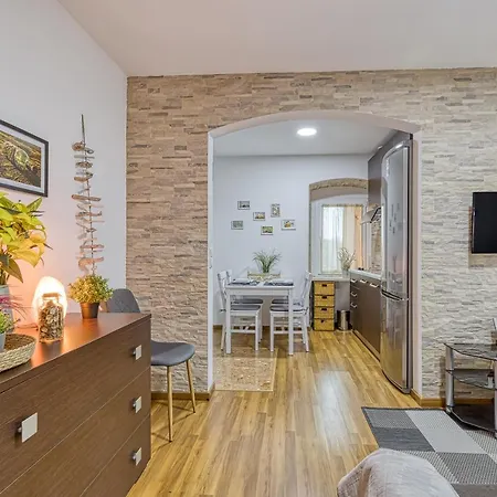 Ib - Happy Apartment
